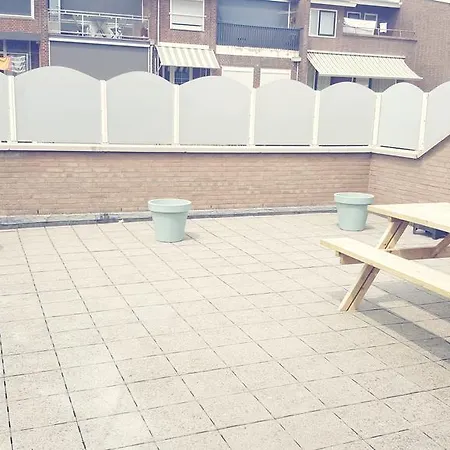 Locals Beach Katwijk 카트베이크안제이