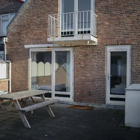 Locals Beach Katwijk * 카트베이크안제이