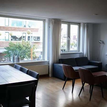 Locals Beach Katwijk * 카트베이크안제이